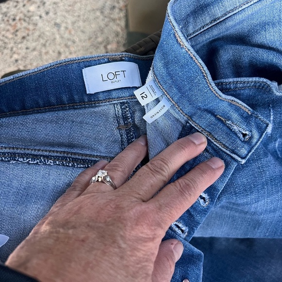 Women’s Loft Boyfriend Blue Jeans - Picture 5 of 5